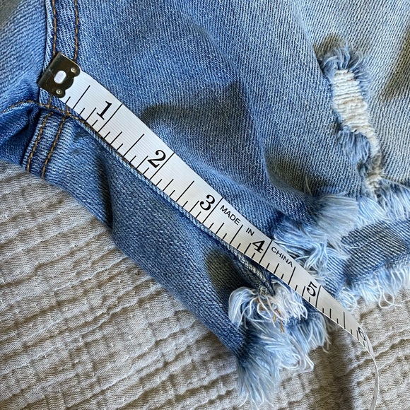 Cello light wash distressed frayed denim shorts sz M - Picture 8 of 10